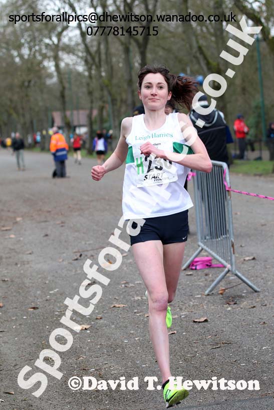 Lauren Howarth brings Leigh home to victory in the senior womens 6 stage relay, 2014 Northern 12 and 6 Stage Relays, Heaton Park, Manchester. Photo: David T. Hewitson/Sports for All Pics